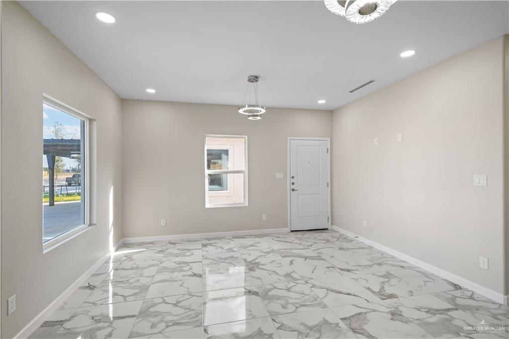 Photo 5 of 405 Onyx Avenue #4