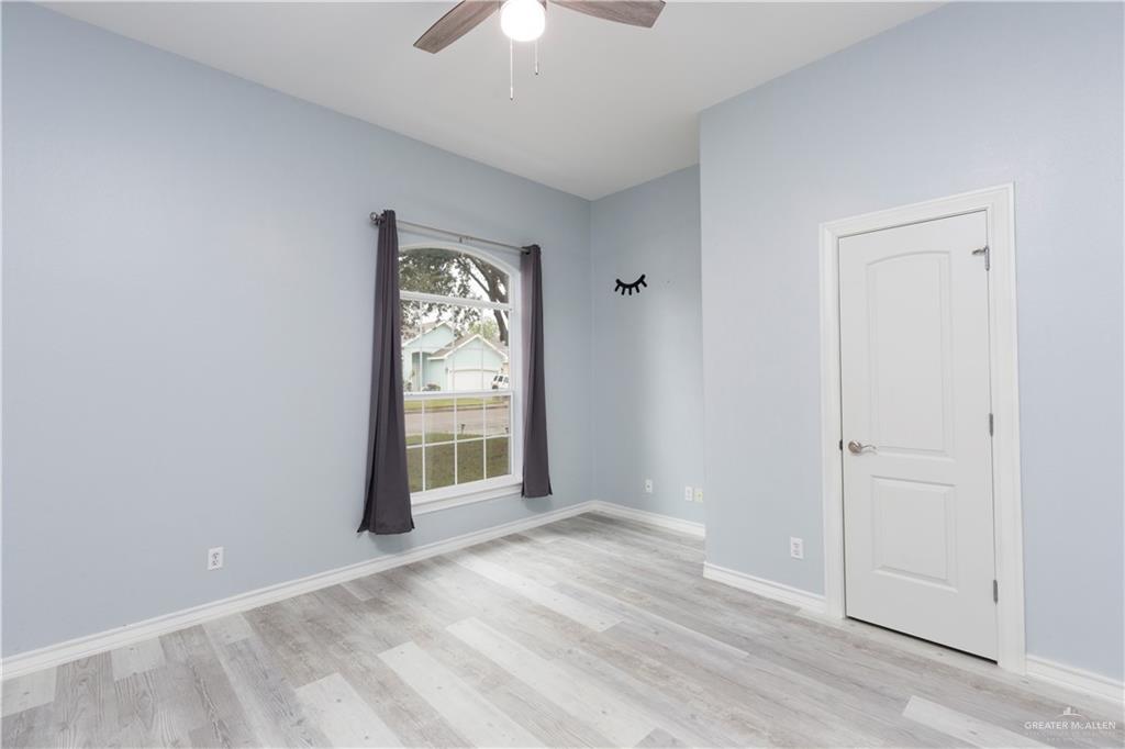 Photo 13 of 708 Excalibur Street