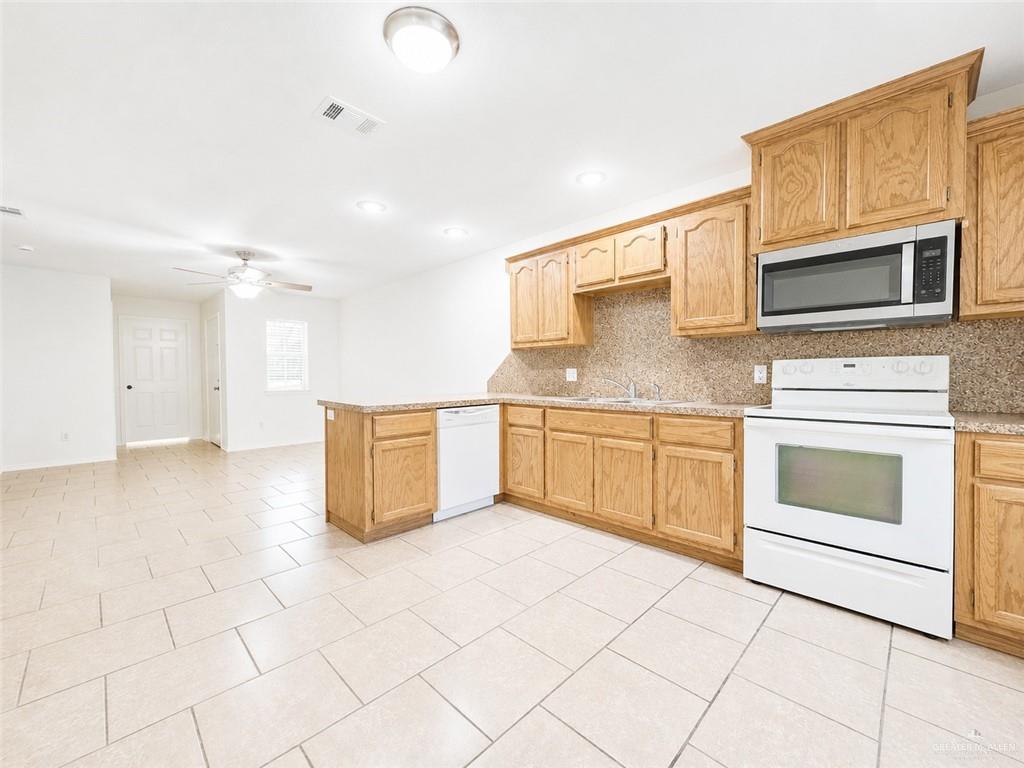 Photo 2 of 1523 Oasis Avenue #4