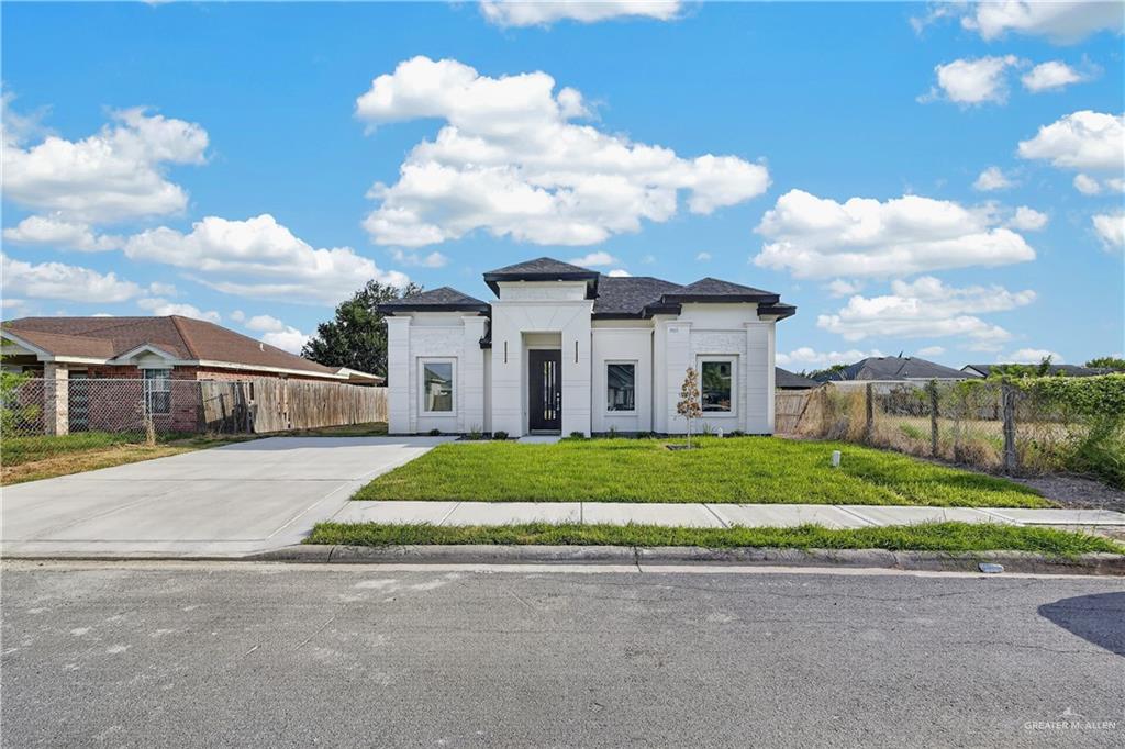 Photo 2 of 1001 Falcon Avenue