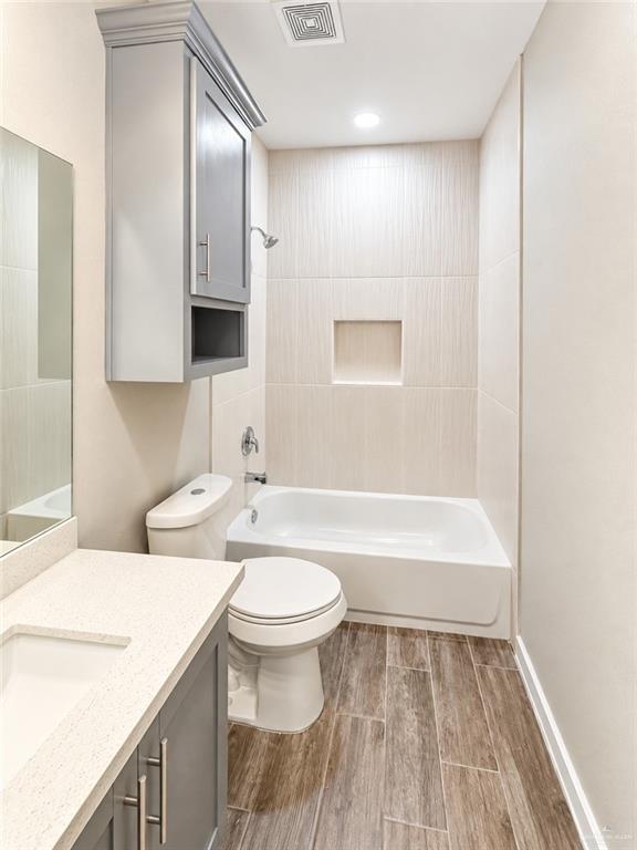 Photo 18 of 5713 Northwestern Avenue #4