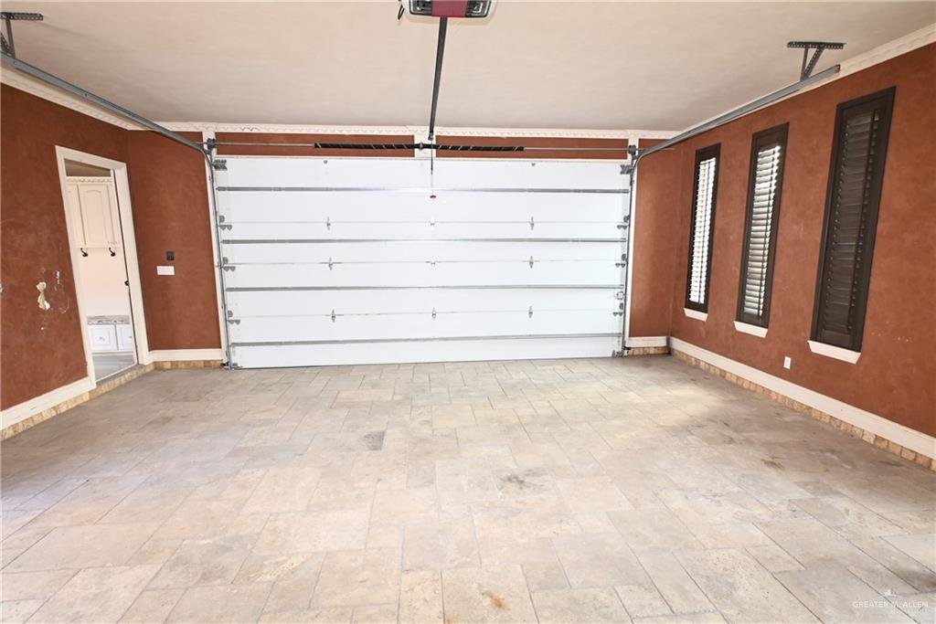 Photo 13 of 1105 Travis Street