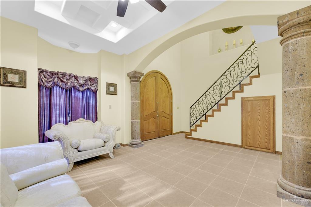 Photo 3 of 1012 Carolina Avenue