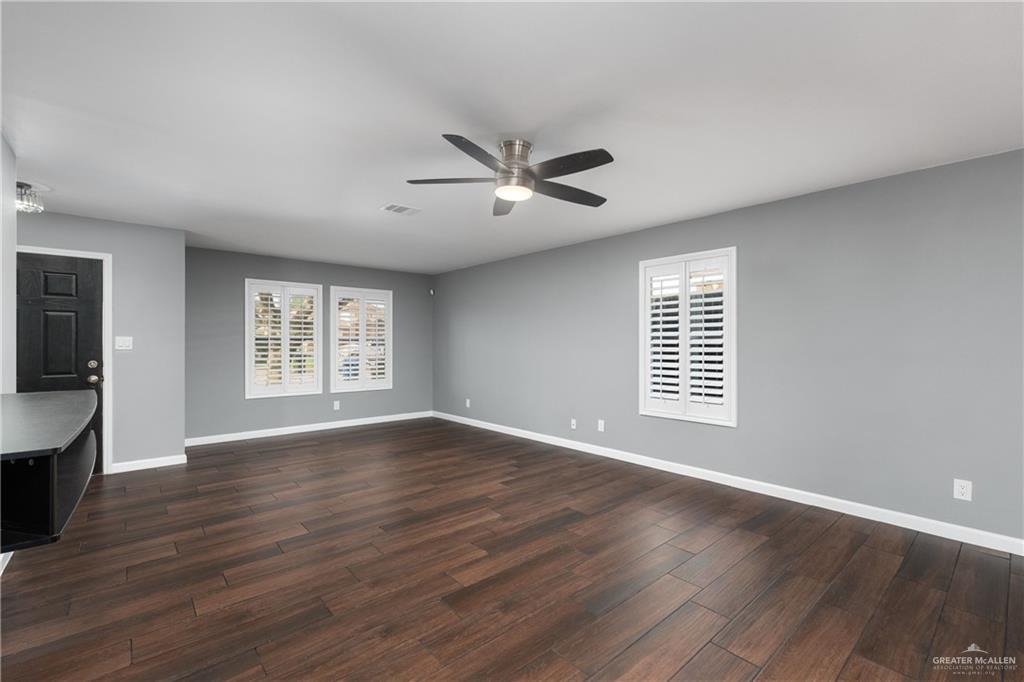 Photo 4 of 3925 Teal Avenue