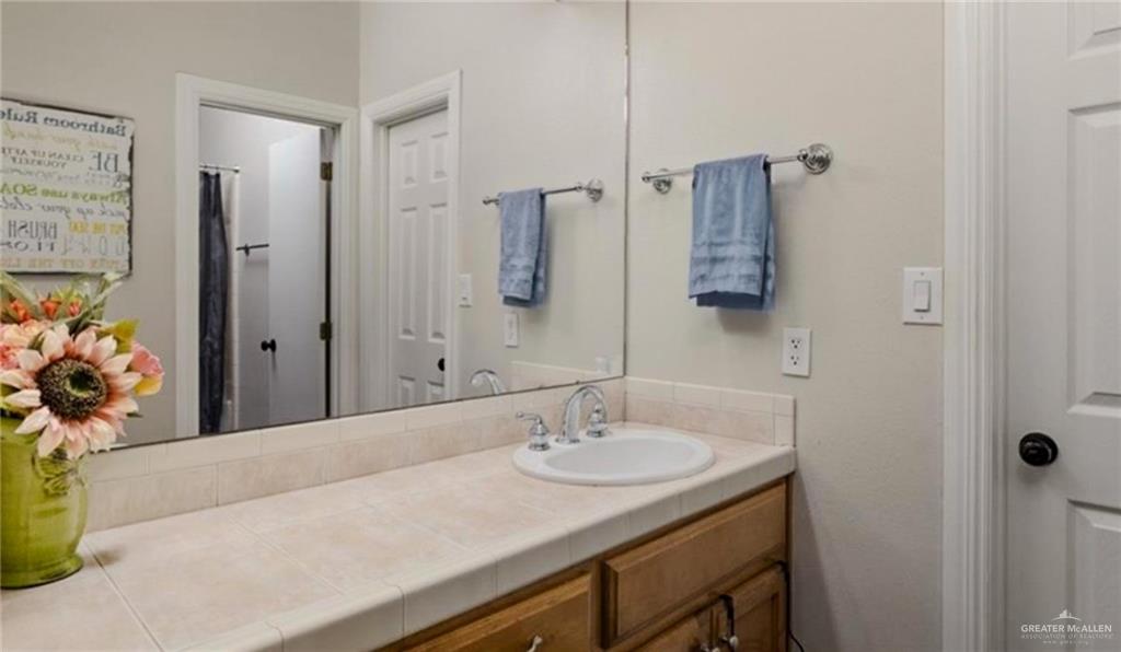 Photo 13 of 2513 Kings Drive