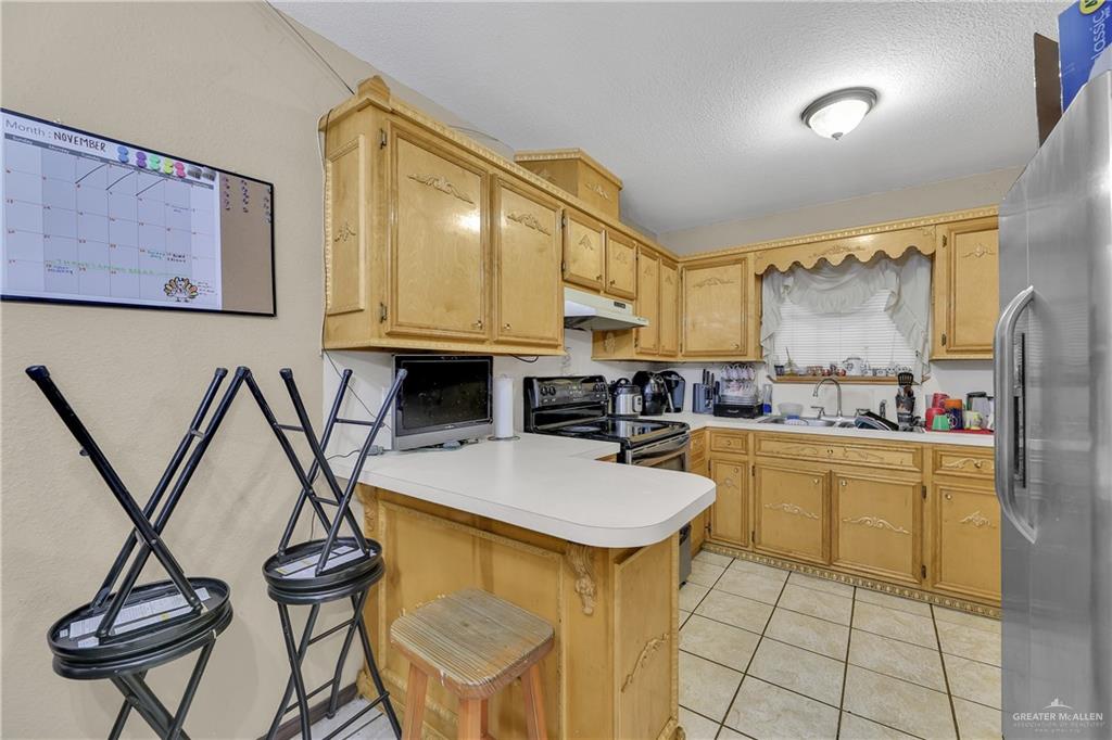 Photo 7 of 1903 Camelia Avenue