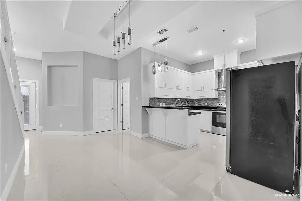 Photo 3 of 3016 L Street #1