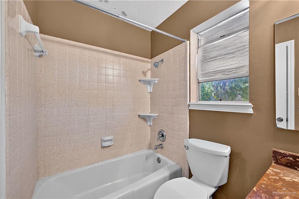 Photo 17 of 415 Doherty Avenue