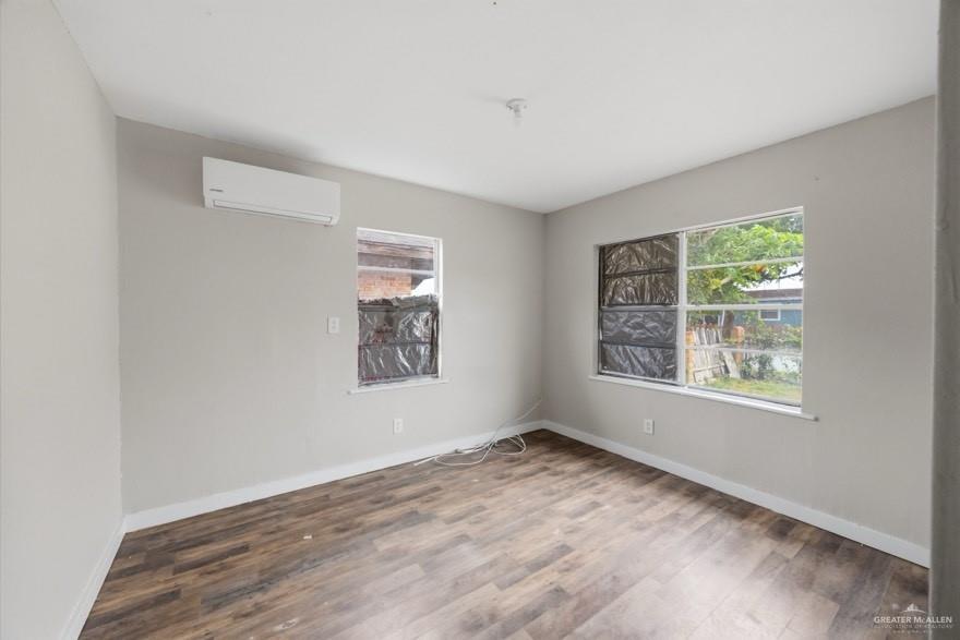 Photo 5 of 1239 Ivy Avenue