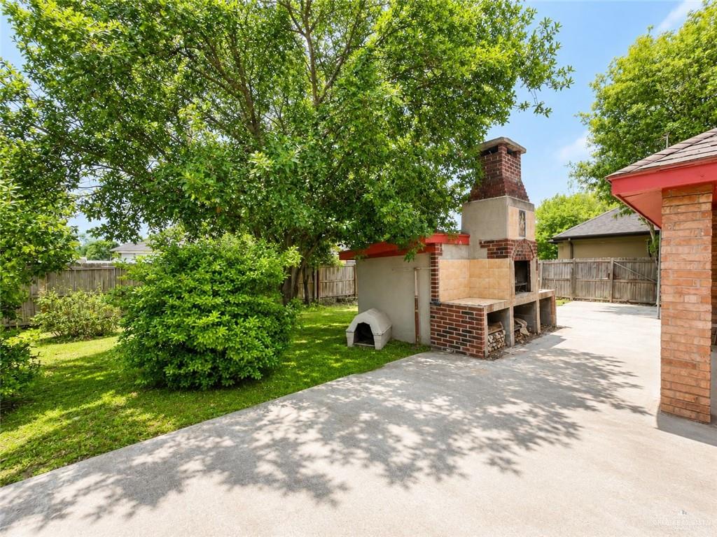 Photo 15 of 732 Huisache Street