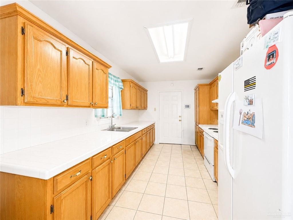 Photo 6 of 732 Huisache Street