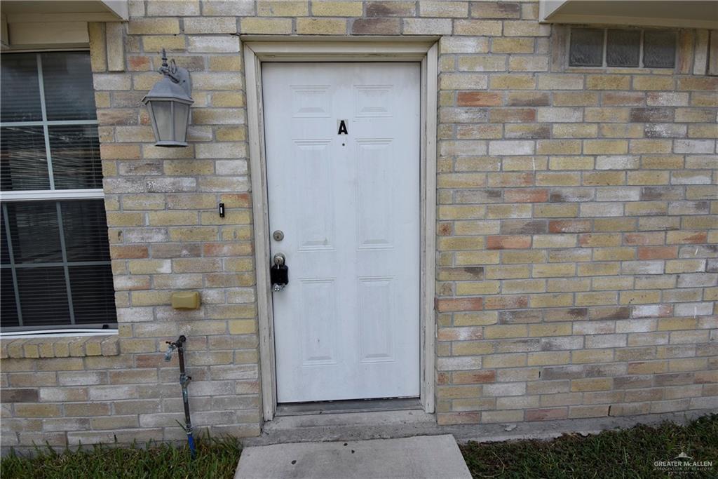 Photo 4 of 214 Albatross Avenue