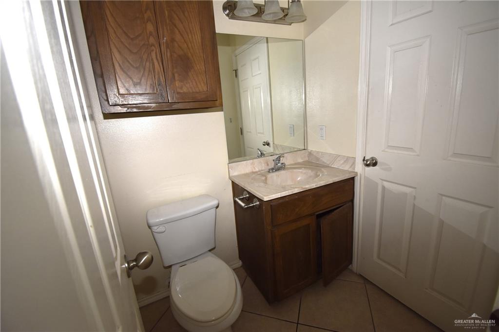 Photo 9 of 214 Albatross Avenue