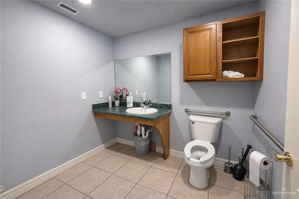 Photo 4 of 3509 University Drive #E