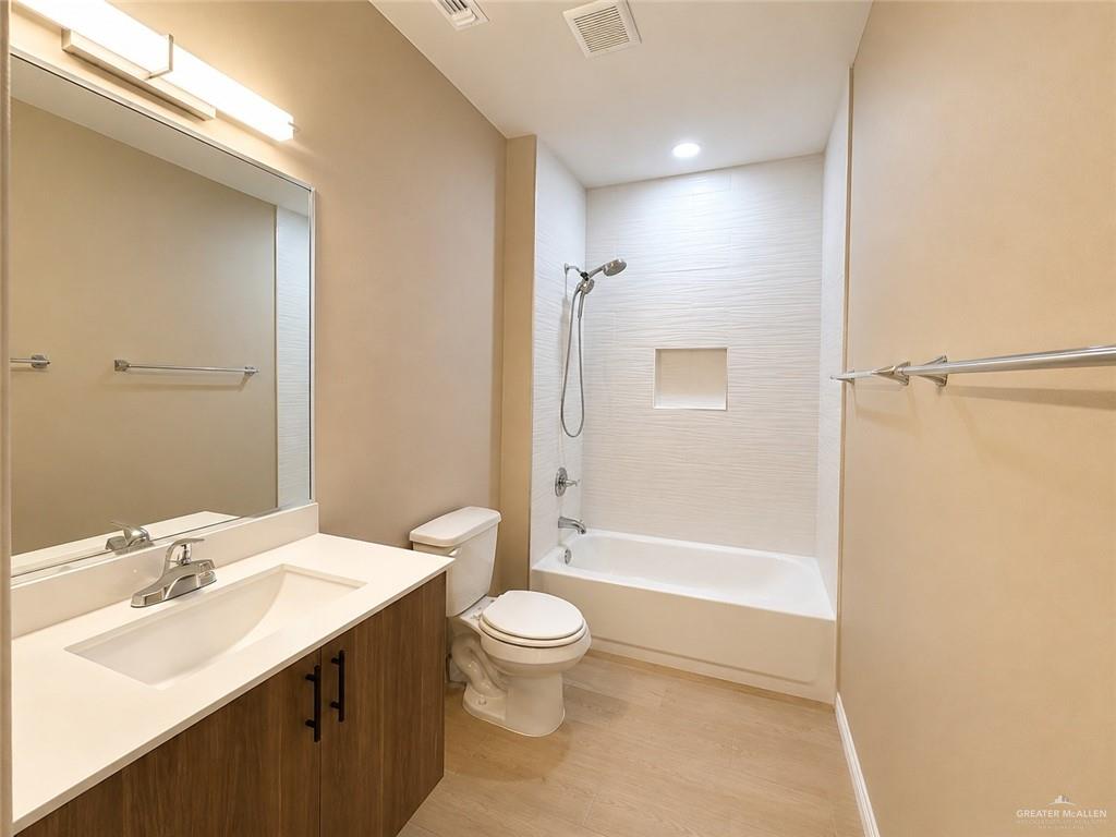 Photo 5 of 3101 Sandlewood Street #1