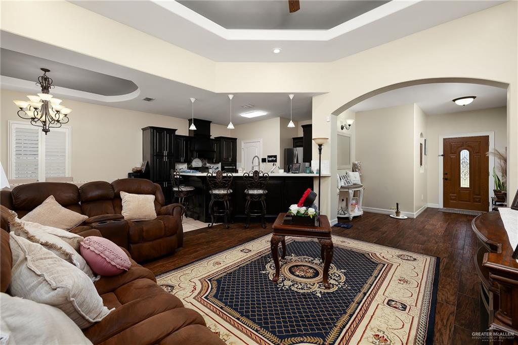 Photo 2 of 1406 La Ciniega Drive