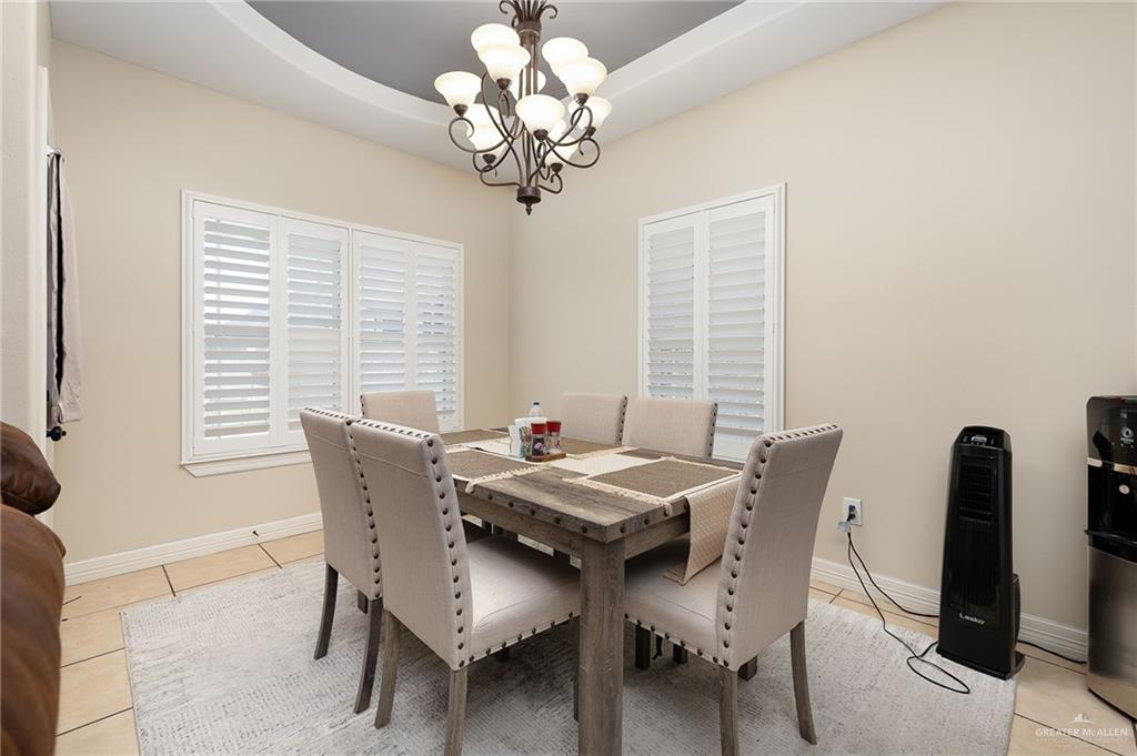 Photo 5 of 1406 La Ciniega Drive