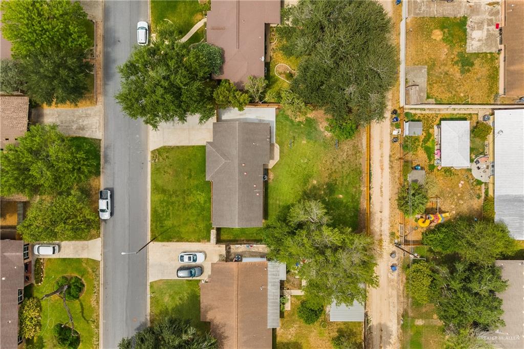 Photo 15 of 1422 Gardenia Avenue