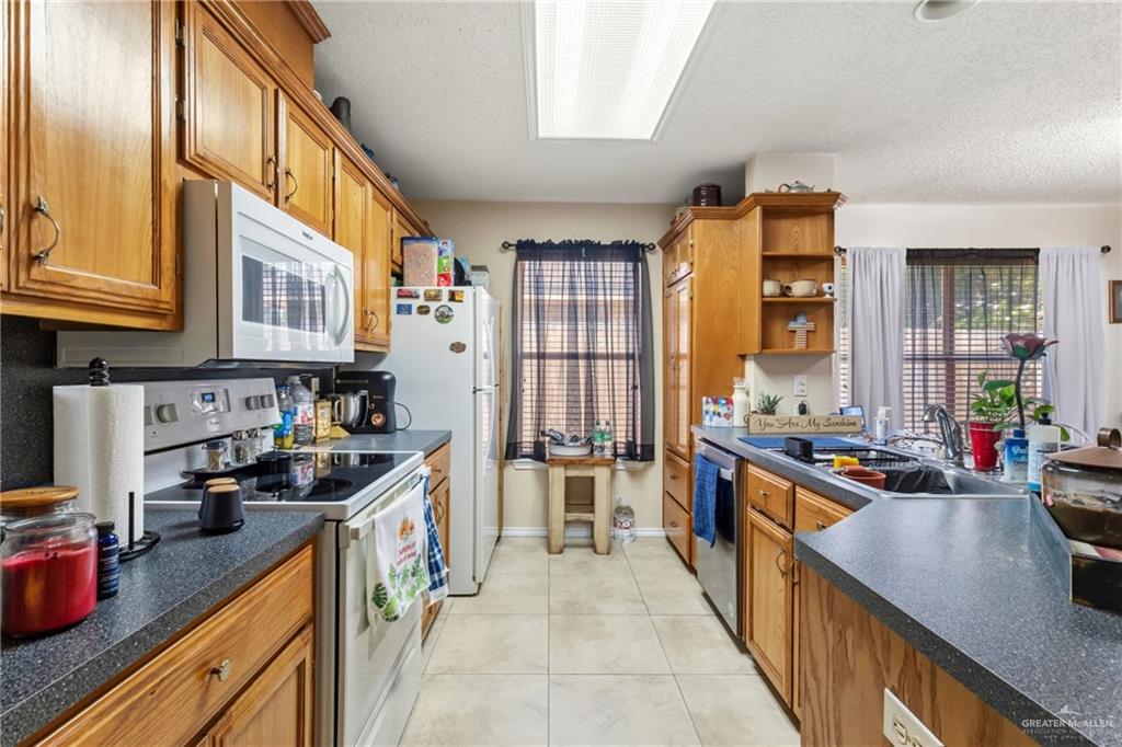 Photo 4 of 1600 Lakeside Drive