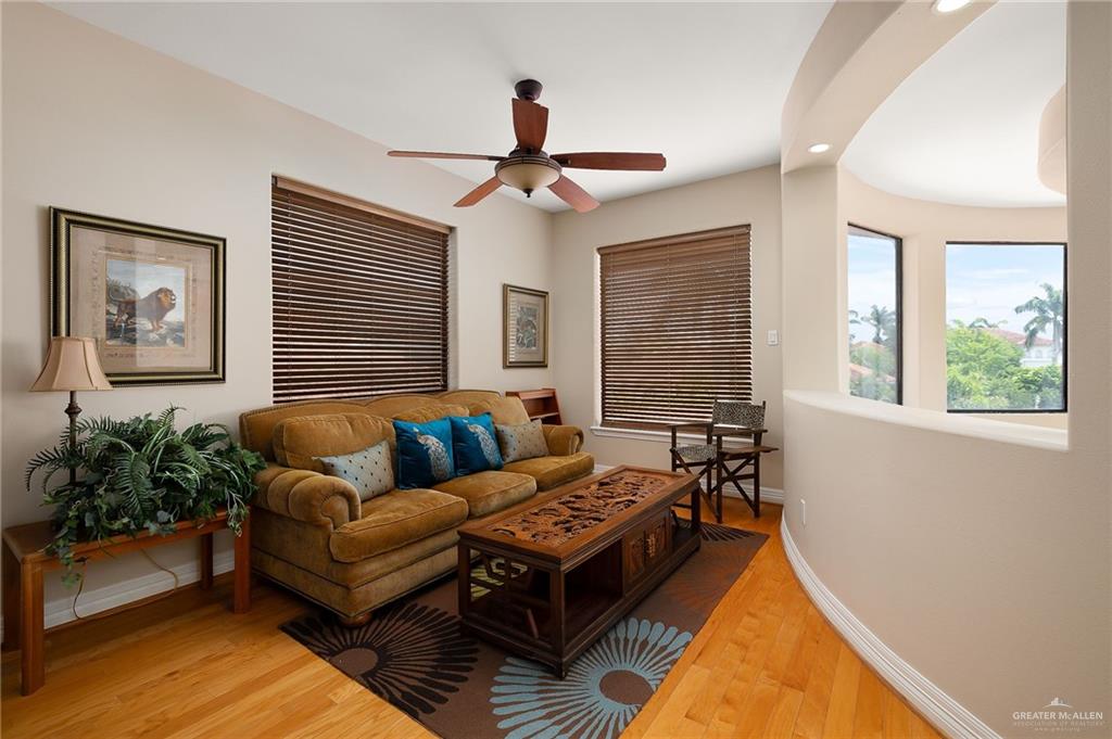 Photo 19 of 4002 San Clemente Street