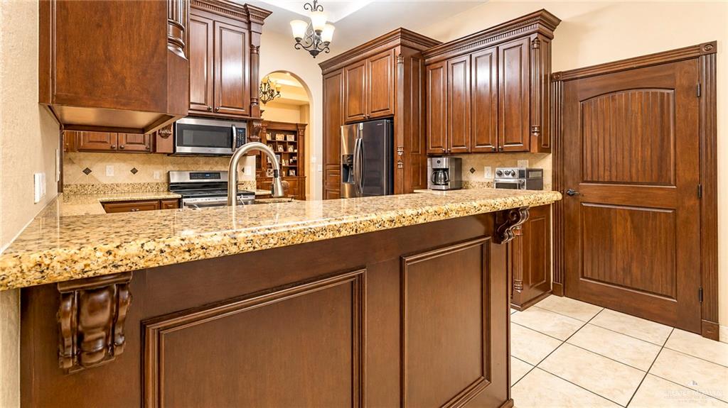 Photo 18 of 5003 Labrador Drive