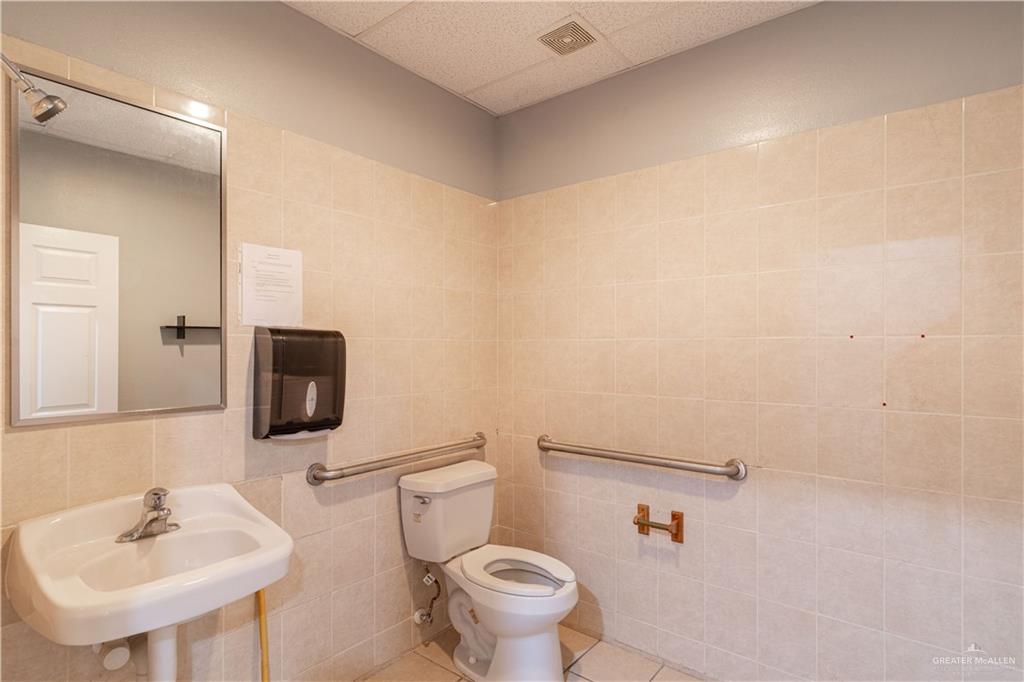 Photo 17 of 804 Veterans Boulevard