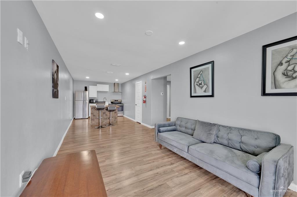 Photo 14 of 405 Guerra Street