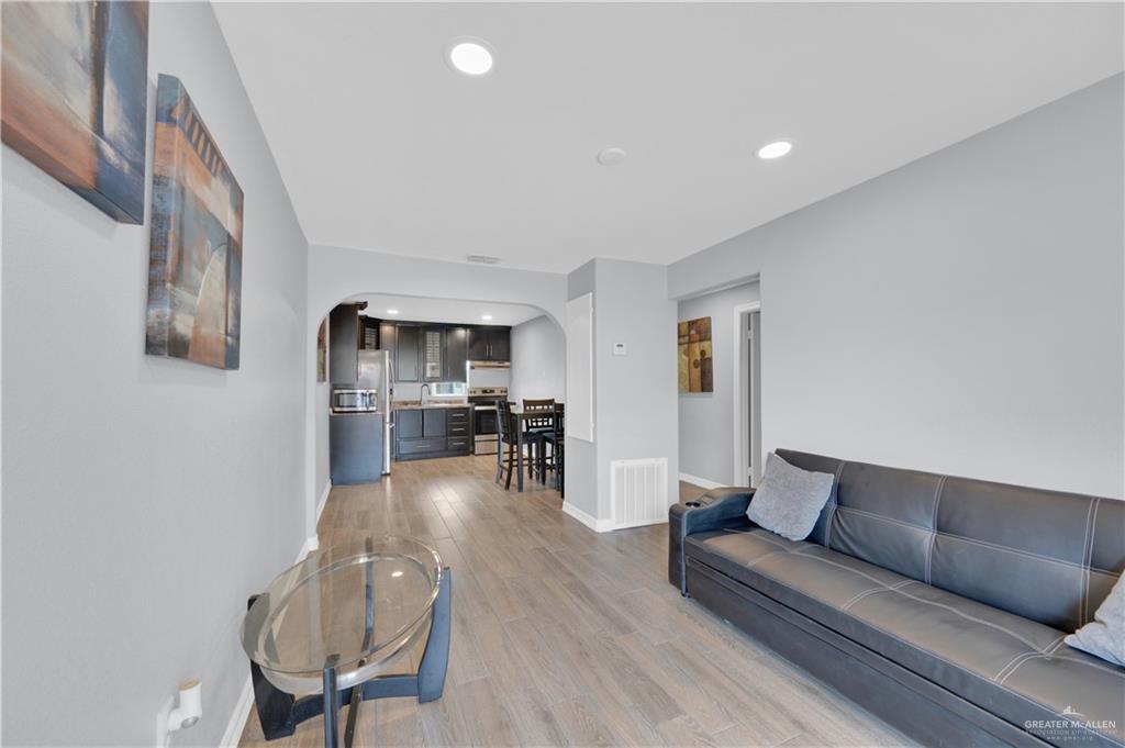 Photo 15 of 405 Guerra Street
