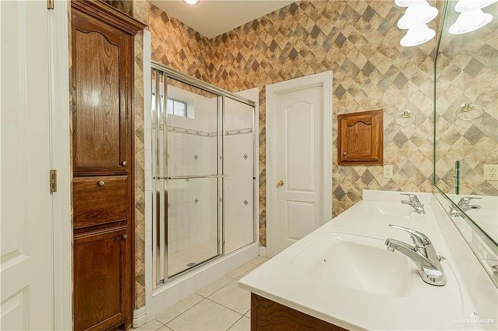 Photo 3 of 2433 7th Street