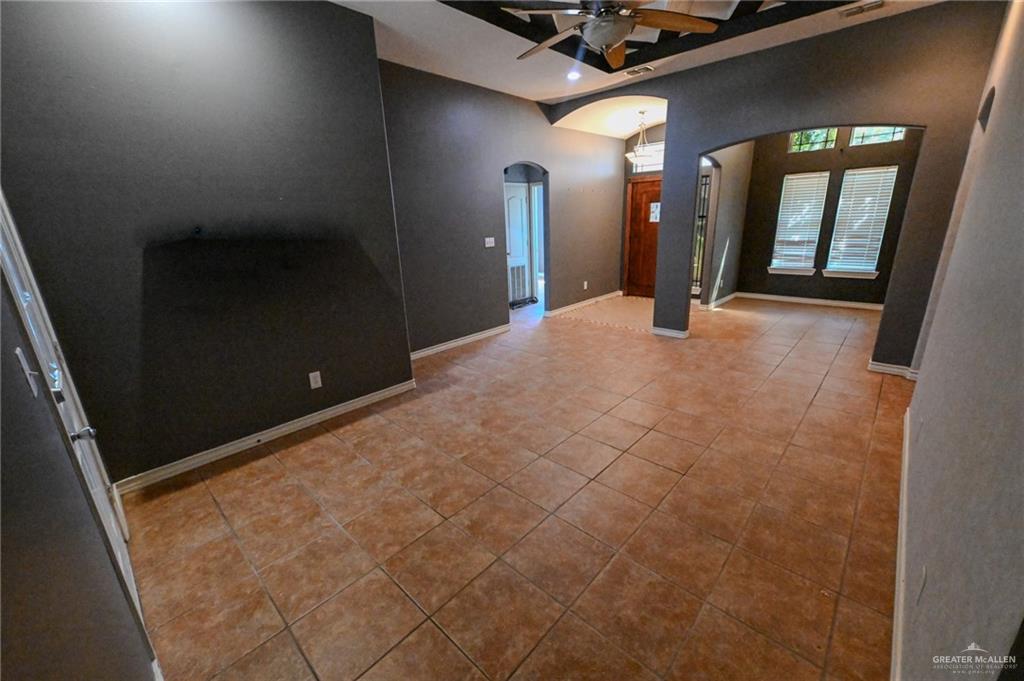 Photo 10 of 5117 Gumwood Street