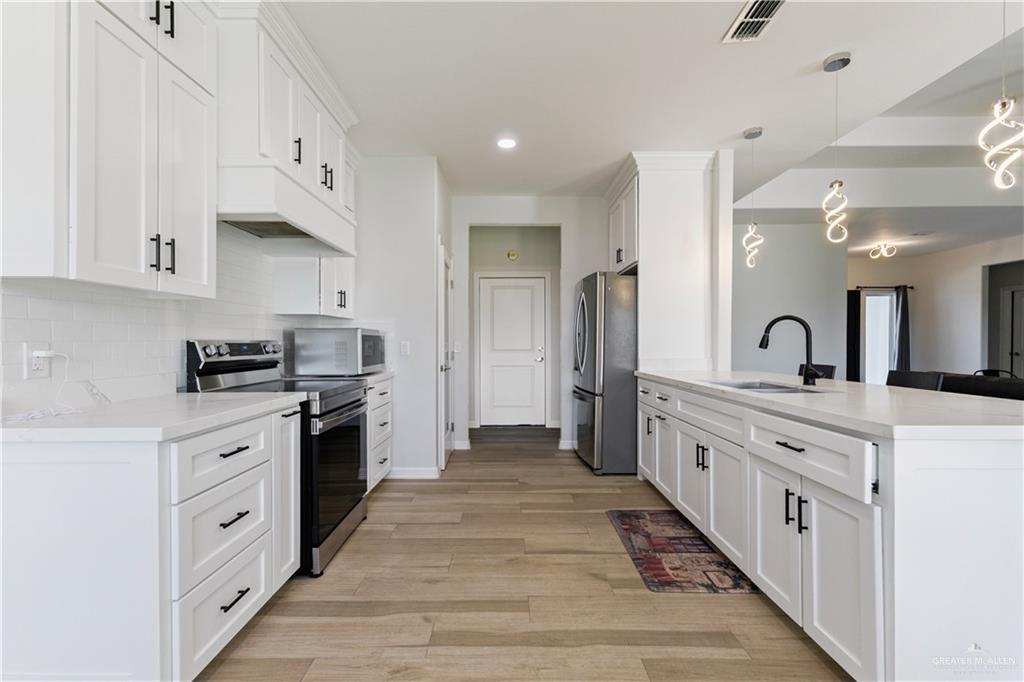Photo 4 of 1320 Carolina Avenue