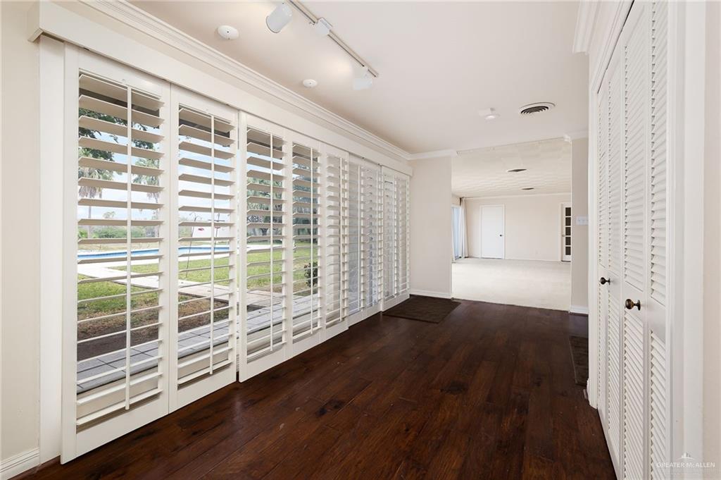 Photo 5 of 4015 Hobbs Drive