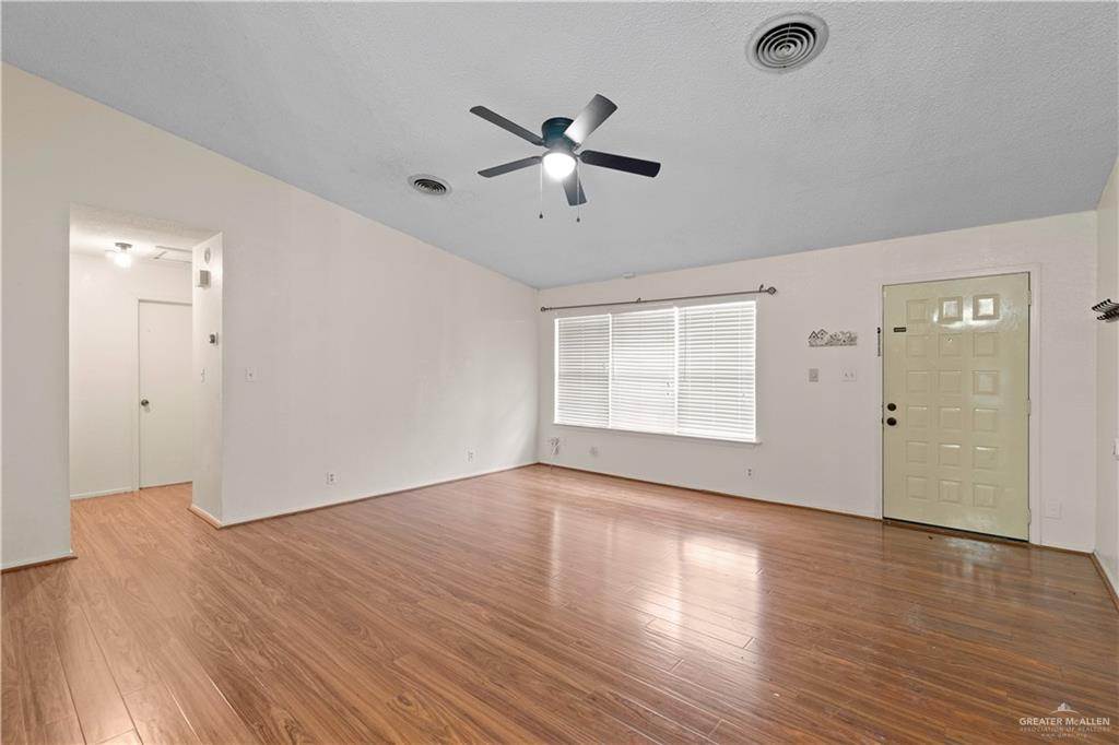 Photo 3 of 129 Spencer Court