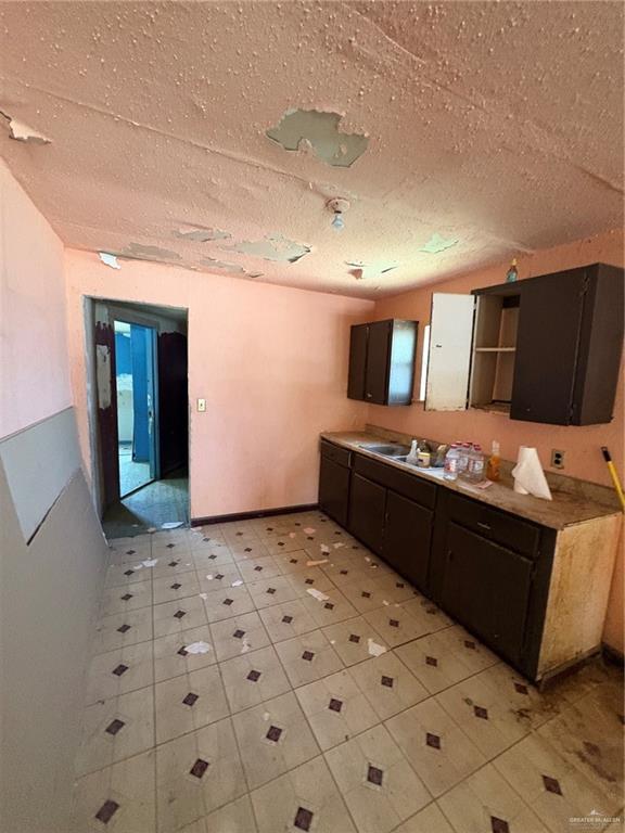 Photo 3 of 712 Llano Grande Street