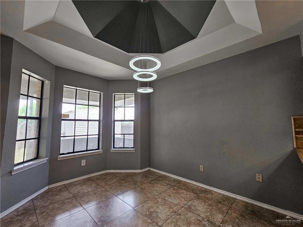 Photo 11 of 2208 Robin Avenue