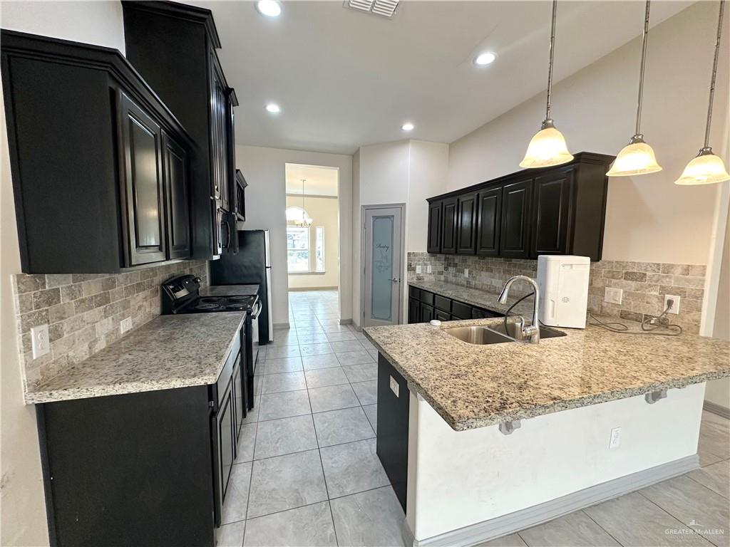 Photo 4 of 2205 Primrose Drive