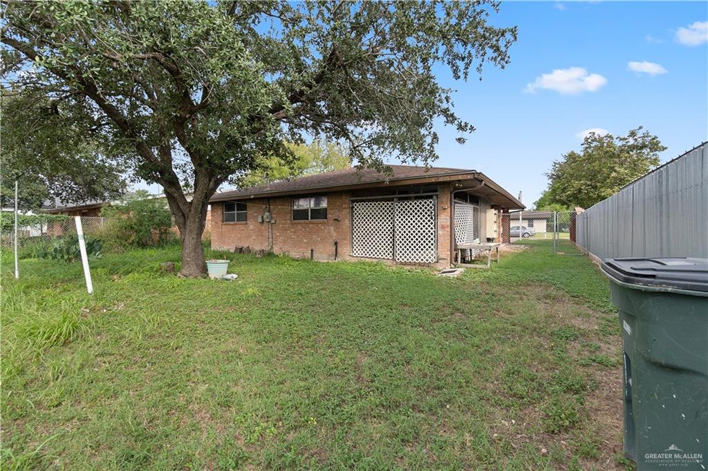 Photo 17 of 924 Greenlawn Street