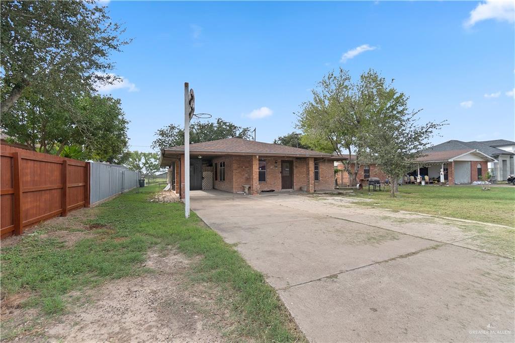 Photo 2 of 924 Greenlawn Street