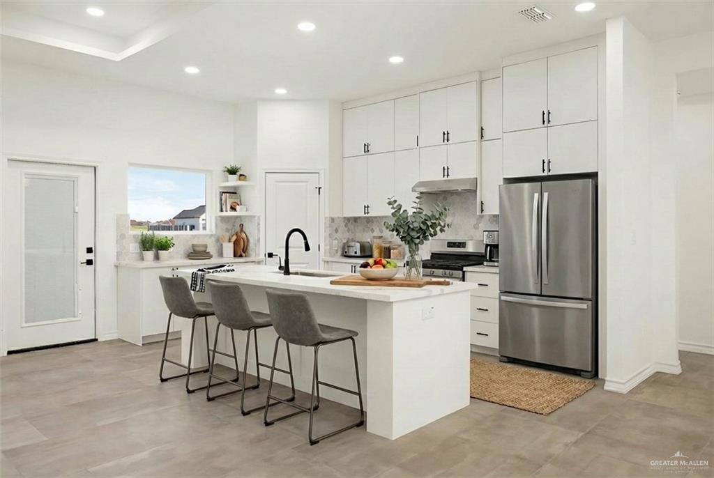 Photo 4 of 2400 Cartier Drive