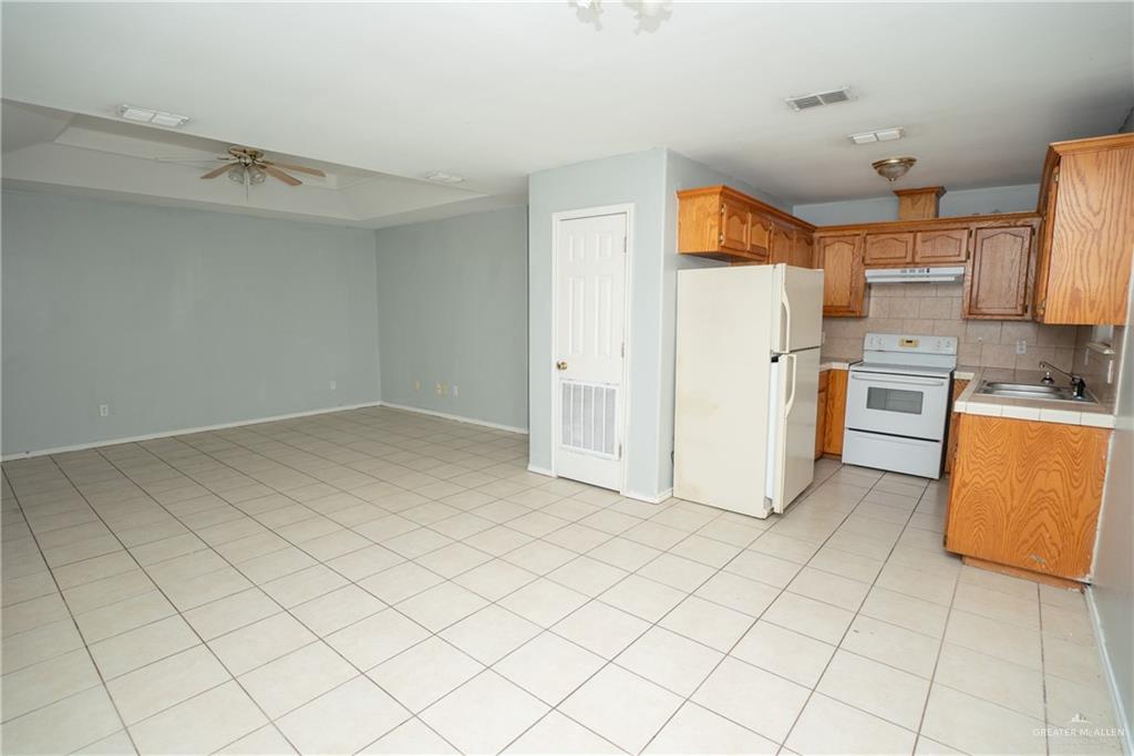 Photo 9 of 619 Oak Street
