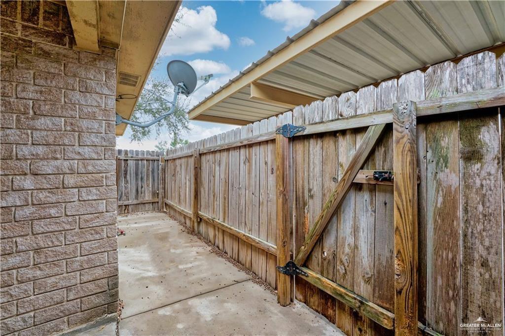 Photo 10 of 2402 Tahiti Drive