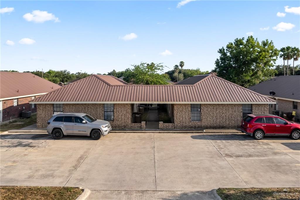 Photo 1 of 407 Date Palm Street, Donna