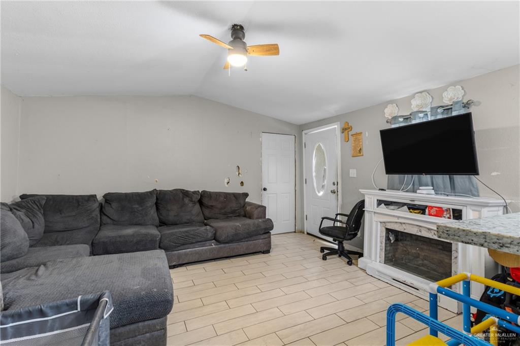 Photo 4 of 1606 Coconut Palm Avenue