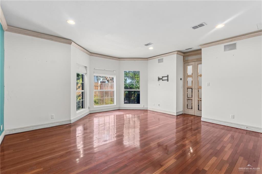 Photo 10 of 902 Cimarron Drive