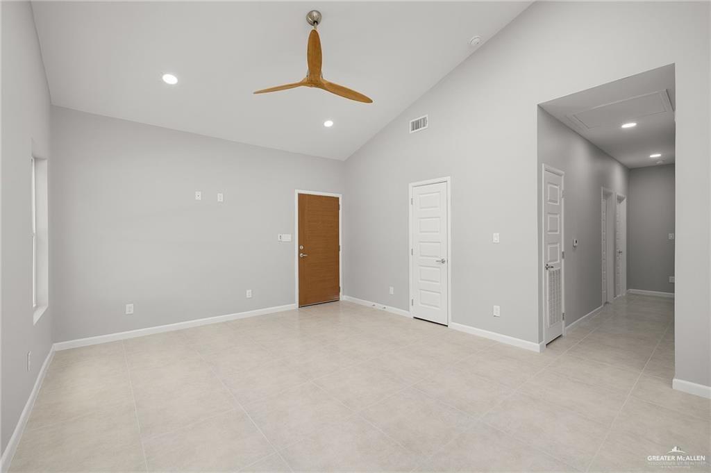 Photo 6 of 800 Oriole Road