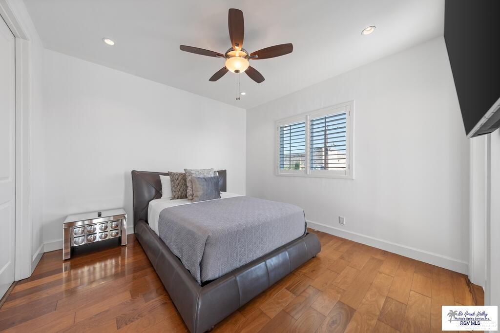 Photo 12 of 126 Atol Street