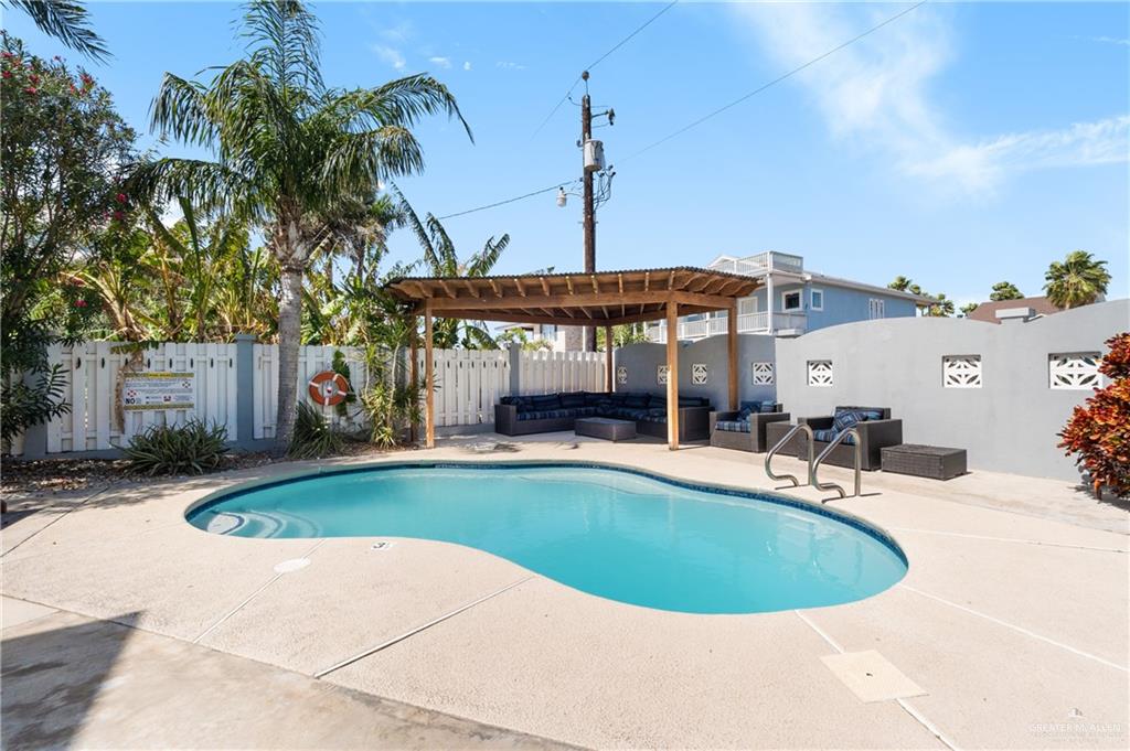 Photo 18 of 204 Mesquite Street