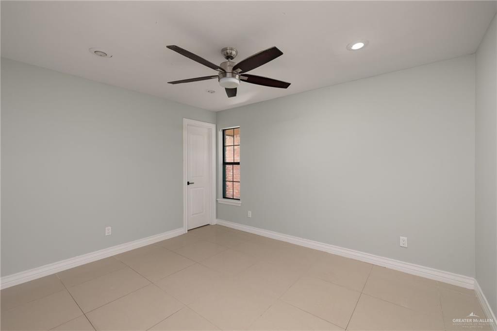 Photo 9 of 3300 Kiwi Avenue