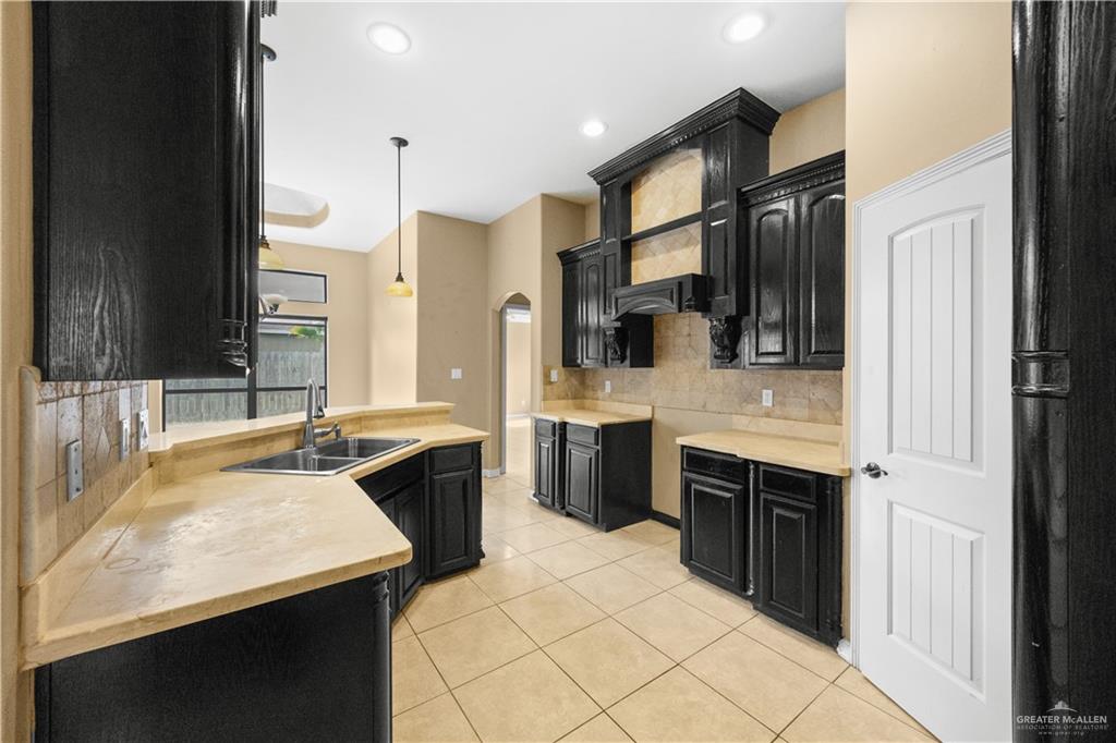 Photo 11 of 4805 La Vista Avenue