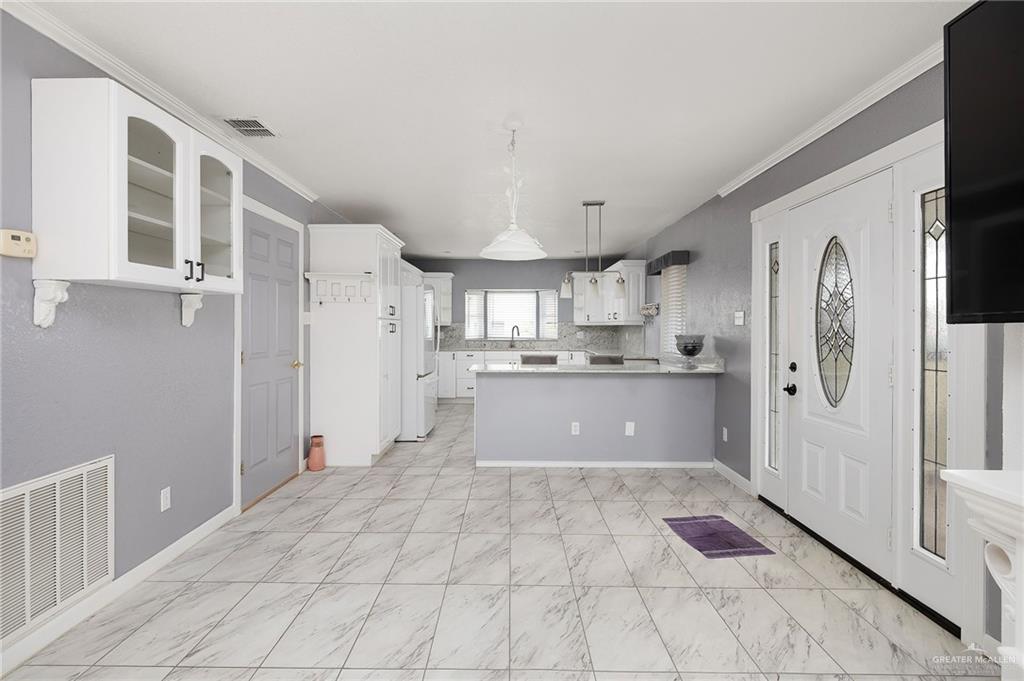 Photo 7 of 1038 El Paseo Drive